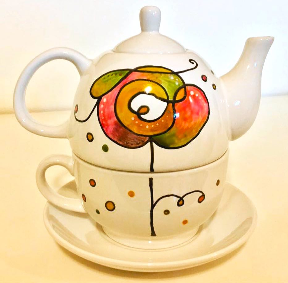 Tea for one. Te para uno. Te individual. Tea for me. Teapot and mug with plate in ceramic hand painted. Unique piece painted by hand. Dishwasher safe.
Unique hand-painted ceramic creations by the artist Luciana Torre. Customizable mugs. Perfect gift idea for special occasions such as Valentine's Day, Mother's Day, birthdays and Christmas. Gifts for mom and special mugs for friends and colleagues. Top ten gifts for tea-lovers and coffee-lovers. I use special top quality ceramic paints, dishwasher safe. Requests to hello@lucianatorre.com